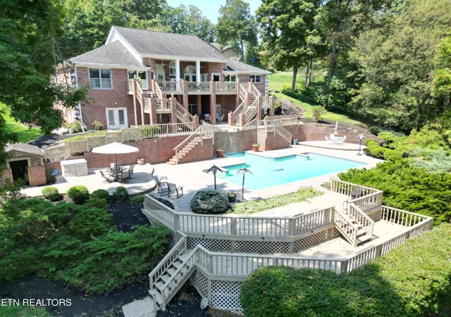 Photo 3 of Single family home for sale at 155 Lake Crest Dr, Lenoir City, TN 37772 | MLS# 1275145 | Listing updated on 2026-08-24