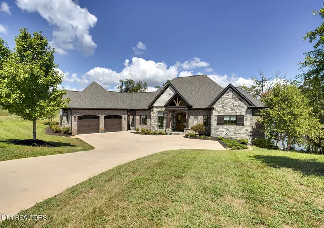 Photo 1 of Single family home for sale at 17012 Lighthouse Pointe Dr, Lenoir City, TN 37772 | MLS# 1276439 | Listing updated on 2026-01-07