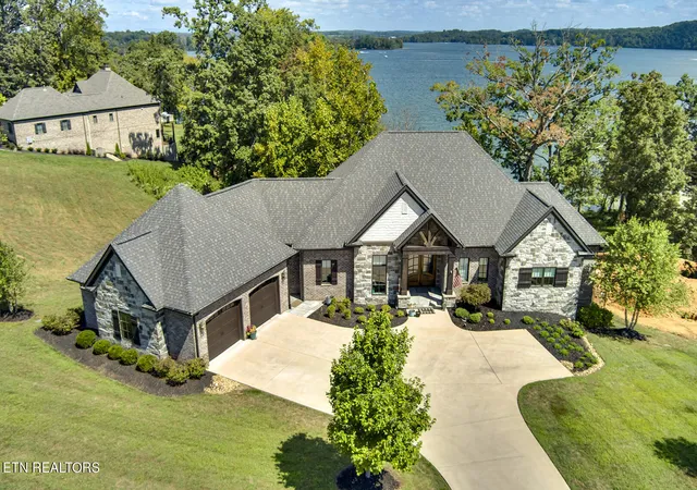 Photo 2 of Single family home for sale at 17012 Lighthouse Pointe Dr, Lenoir City, TN 37772 | MLS# 1276439 | Listing updated on 2026-01-07