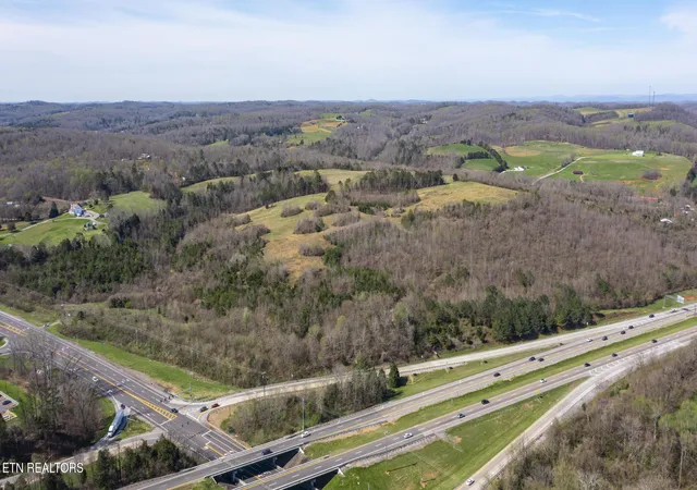 Photo 3 of Sale Pending at 9011 Highway 321, Lenoir City, TN 37771 | MLS# 1279421 | Listing updated on 2026-05-07