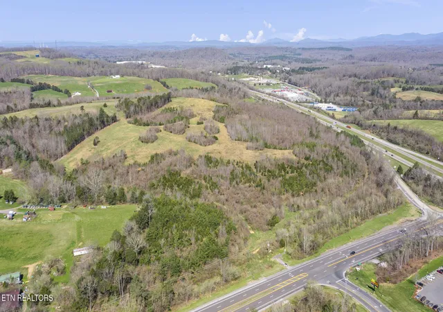 Photo 4 of Sale Pending at 9011 Highway 321, Lenoir City, TN 37771 | MLS# 1279421 | Listing updated on 2026-05-07