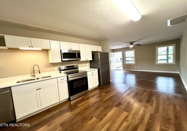 Listing Photo 5 - Condo for sale in building located at 3769 Wears Vly Rd, Sevierville, TN 37862 - Unit #4