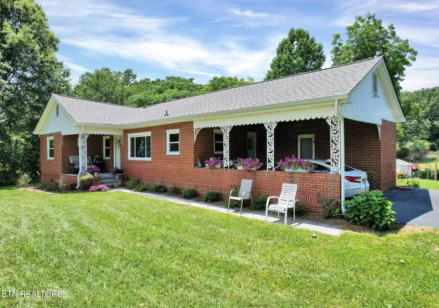 Photo 3 of Single family home for sale at 6460 Dalton Pike, Cleveland, TN 37323 | MLS# 1284050 | Listing updated on 2026-08-17