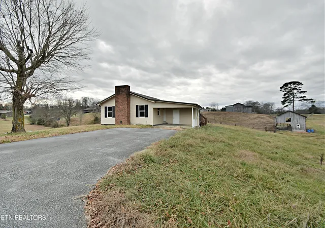 Photo 3 of Single family home for sale at 6005 Davis Ferry Rd, Loudon, TN 37774 | MLS# 1285831 | Listing updated on 2026-07-23