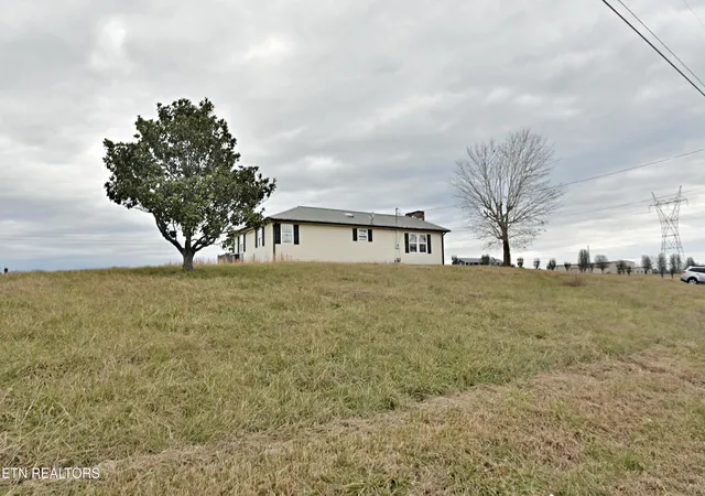 Photo 3 of Single family home for sale at 6005 Davis Ferry Rd, Loudon, TN 37774 | MLS# 1285831 | Listing updated on 2026-07-23
