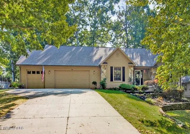 1st image of 21 Amesbury Ct, Crossville, TN 38558 | MLS# 1285800