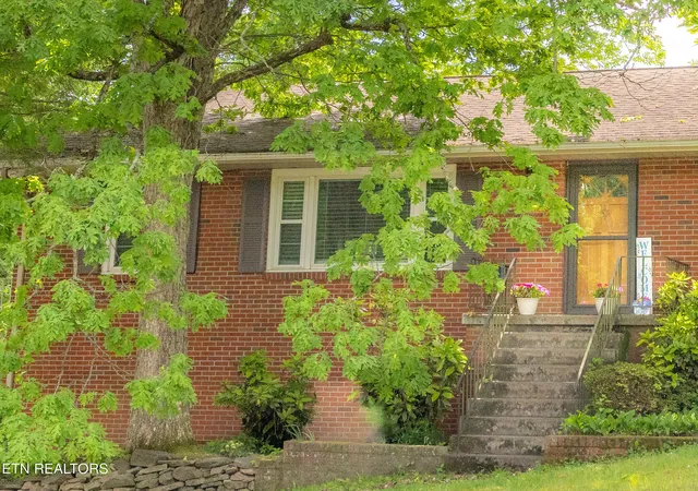 Photo 2 of Sale Pending at 1716 Doningham Dr, Knoxville, TN 37918 | MLS# 1287512 | Listing updated on 2025-07-08