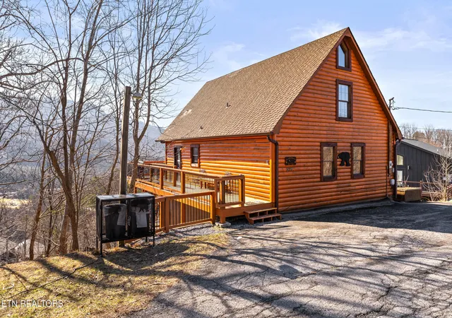 Photo 1 of Single family home for sale at 829 Red Fox Trl, Gatlinburg, TN 37738 | MLS# 1288344 | Listing updated on 2026-07-02