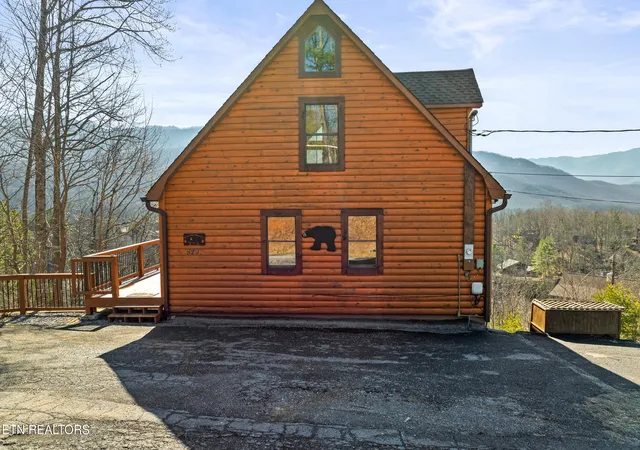 Photo 3 of Single family home for sale at 829 Red Fox Trl, Gatlinburg, TN 37738 | MLS# 1288344 | Listing updated on 2026-07-02