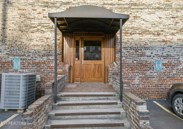 Listing Photo 4 - Condo for sale in building located at 105 W Jackson Ave, Knoxville, TN 37902 - Unit #1