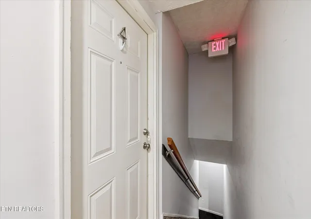 Listing Photo 5 - Condo for sale in building located at 512 N Roane St, Harriman, TN 37748