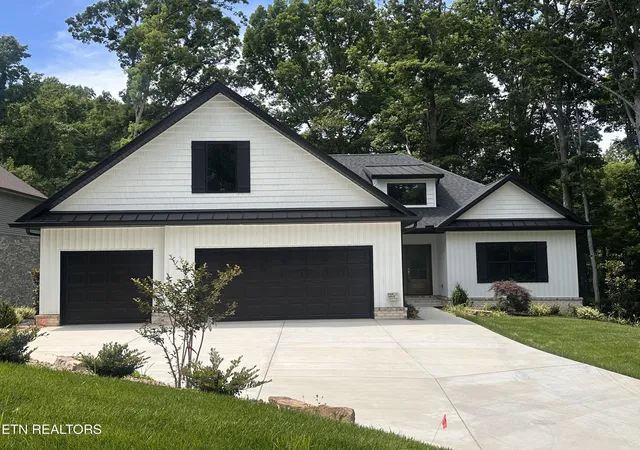 Homes for sale in Loudon, TN | 301 Seminole Tr, Loudon, TN 37774 | MLS# 1294176