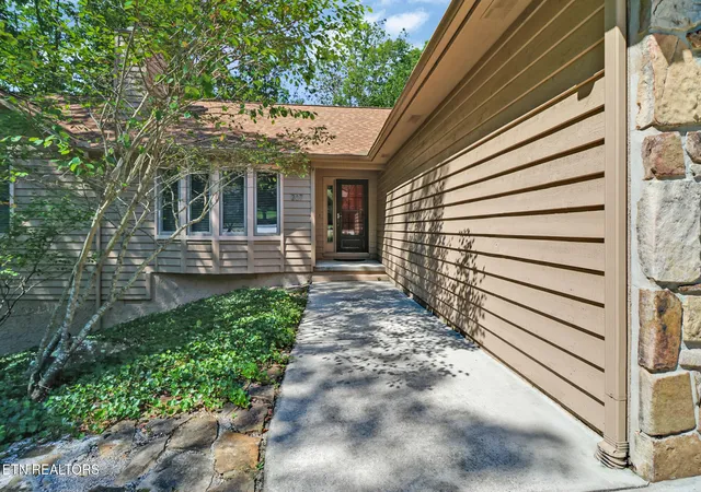 Photo 2 of Single family home for sale at 207 Overlook Ln, Crossville, TN 38558 | MLS# 1296003 | Listing updated on 2026-09-17