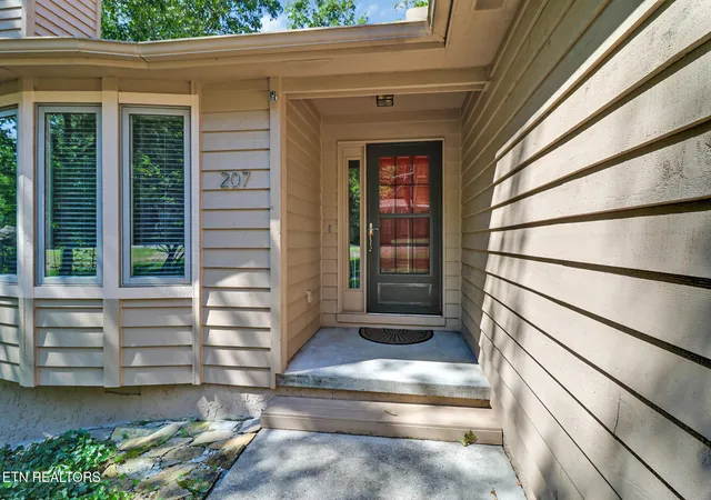 Photo 3 of Single family home for sale at 207 Overlook Ln, Crossville, TN 38558 | MLS# 1296003 | Listing updated on 2026-09-17
