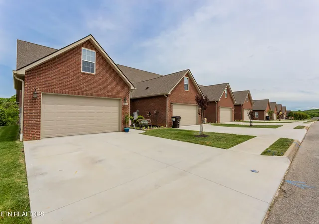 2nd image of 986 Meadow Walk Ln, Lenoir City, TN 37772 | MLS# 1298028