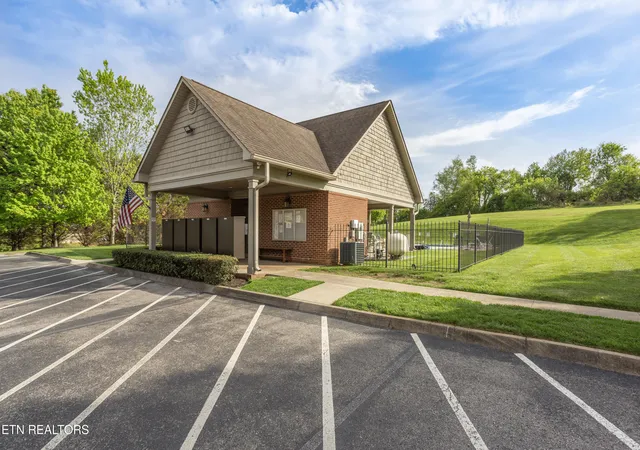 38th image of 986 Meadow Walk Ln, Lenoir City, TN 37772 | MLS# 1298028