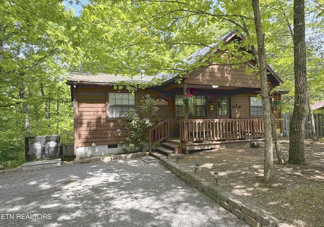 Photo 1 of Single family home for sale at 653 Oaks View Ct, Pigeon Forge, TN 37863 | MLS# 1299521 | Listing updated on 2026-07-22