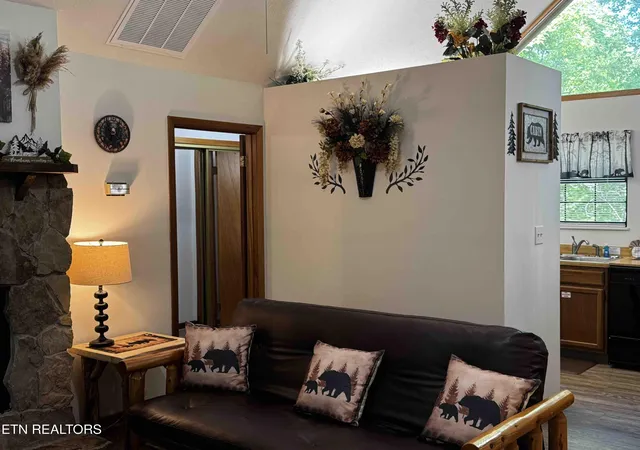 Photo 3 of Single family home for sale at 653 Oaks View Ct, Pigeon Forge, TN 37863 | MLS# 1299521 | Listing updated on 2026-07-22