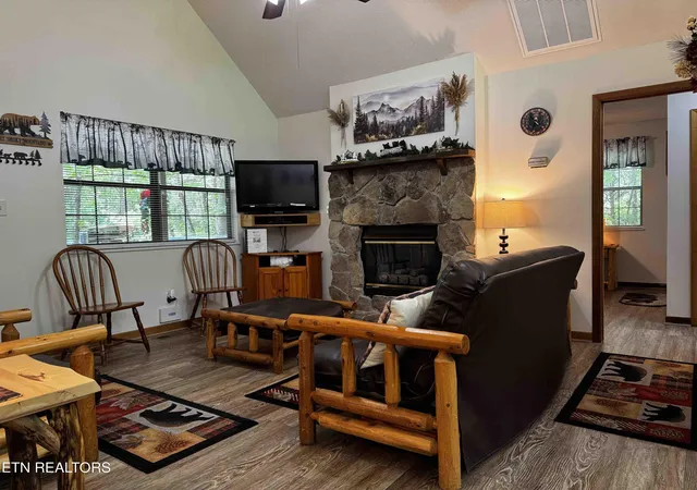 Photo 4 of Single family home for sale at 653 Oaks View Ct, Pigeon Forge, TN 37863 | MLS# 1299521 | Listing updated on 2026-07-22