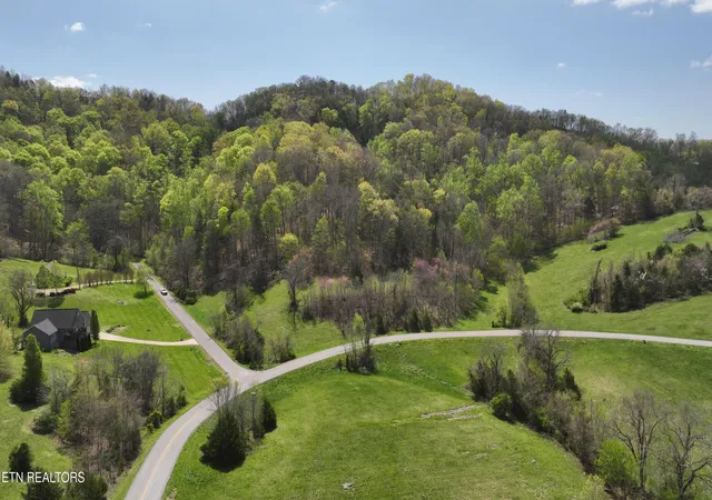 Photo 4 of Single family home for sale at 319 Russell Br Rd, Sharps Chapel, TN 37866 | MLS# 1299893 | Listing updated on 2026-05-06