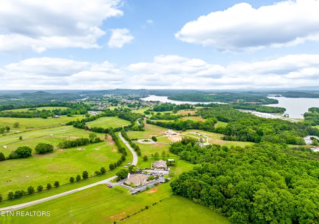 36th image of 201 White Swan Dr, Vonore, TN 37885 | MLS# 1301139