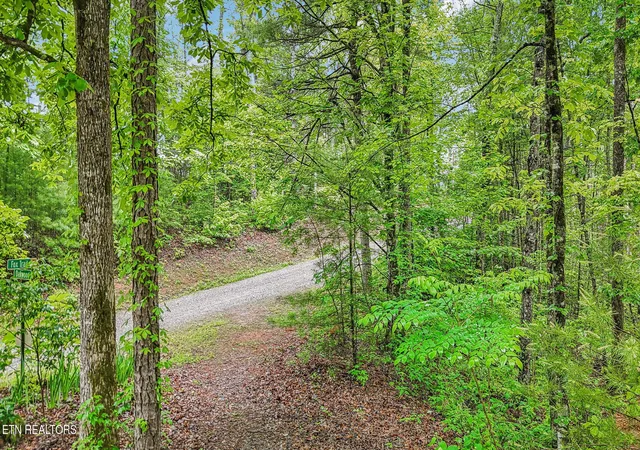 3rd image of 1852 Oakwood Rd, Walland, TN 37886 | MLS# 1300924