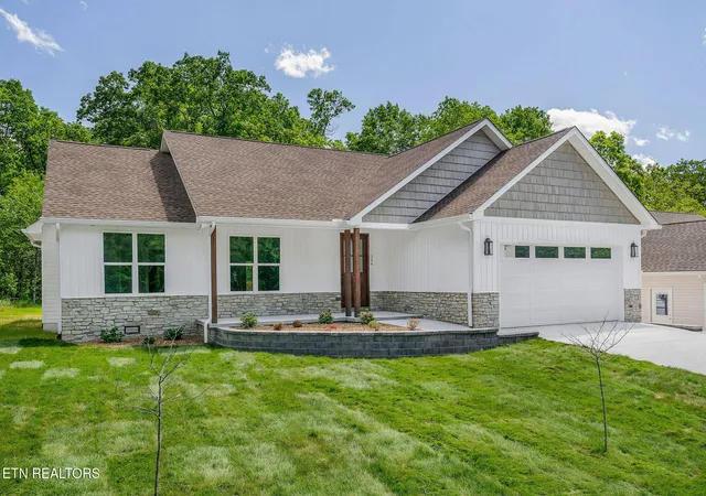 Single family home for sale at 386 St George Dr, Crossville, TN 38558 | MLS# 1302155 | Listing updated on 2025-06-08