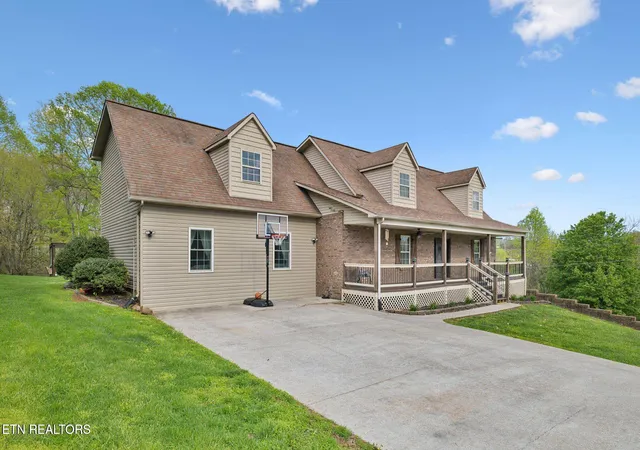 Photo 2 of Sale Pending at 124 Ledwell Dr, Seymour, TN 37865 | MLS# 1302531 | Listing updated on 2025-10-19