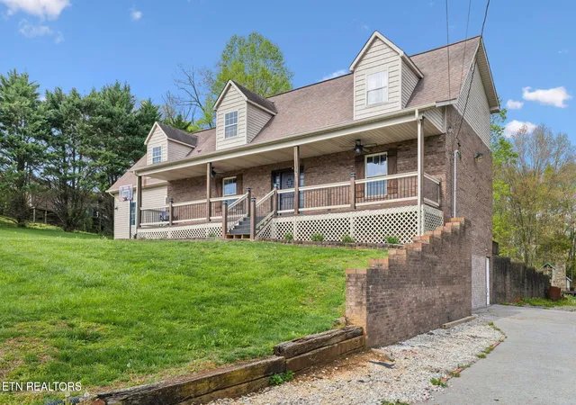 Photo 3 of Sale Pending at 124 Ledwell Dr, Seymour, TN 37865 | MLS# 1302531 | Listing updated on 2025-10-19