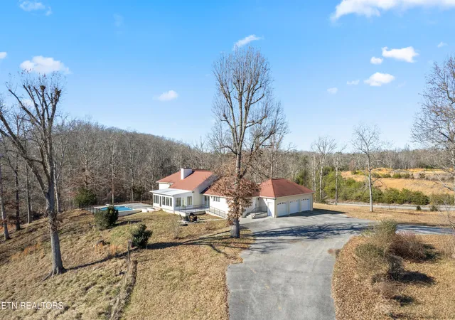 Photo 3 of Single family home for sale at 8002 Jackson Bnd Rd, Lenoir City, TN 37772 | MLS# 1324969 | Listing updated on 2026-09-13