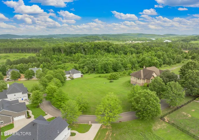 3rd image of 134 Pineberry East Rd, Oak Ridge, TN 37830 | MLS# 1305211
