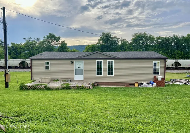 Photo 3 of Single family home for sale at 427 Medlin Pike, Evensville, TN 37332 | MLS# 1304819 | Listing updated on 2026-06-02