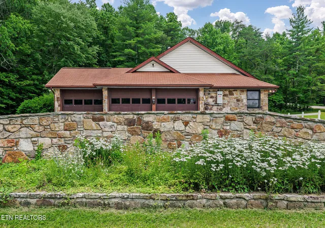 Homes for sale in Sparta, TN | 10 Meadows Rd, Sparta, TN 38583 | MLS# 1304925