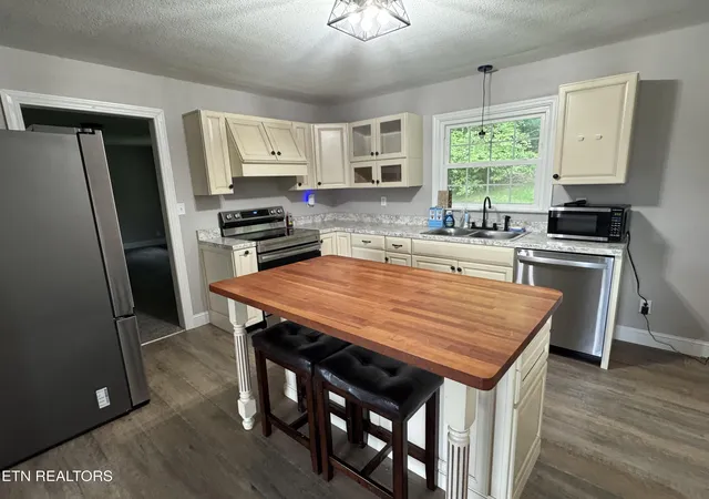 3rd image of 115 Red Oak Ln, New Tazewell, TN 37825 | MLS# 1307342