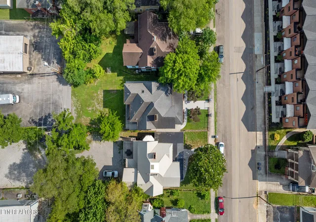 Photo 4 of Single family home for sale at 808 N 4Th Ave, Knoxville, TN 37917 | MLS# 1306691 | Listing updated on 2026-06-19