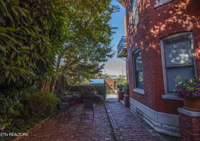 Listing Photo 4 - Condo for sale in building located at 613 Union Ave, Knoxville, TN 37902