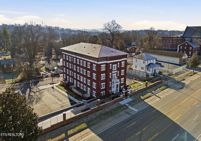 Photo 3 of Condo for sale at 2724 E Magnolia Ave #205, Knoxville, TN 37914 | MLS# 1307106 | Listing updated on 2026-09-14