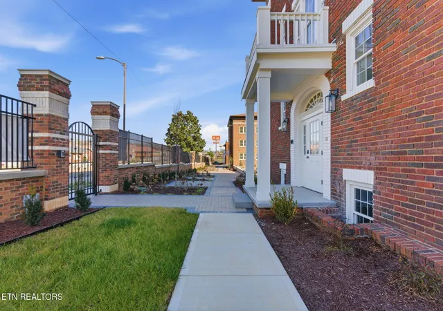 Photo 3 of Condo for sale at 2724 E Magnolia Ave #205, Knoxville, TN 37914 | MLS# 1307106 | Listing updated on 2026-09-14