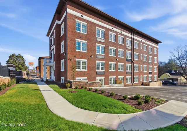 Photo 4 of Condo for sale at 2724 E Magnolia Ave #205, Knoxville, TN 37914 | MLS# 1307106 | Listing updated on 2026-09-14