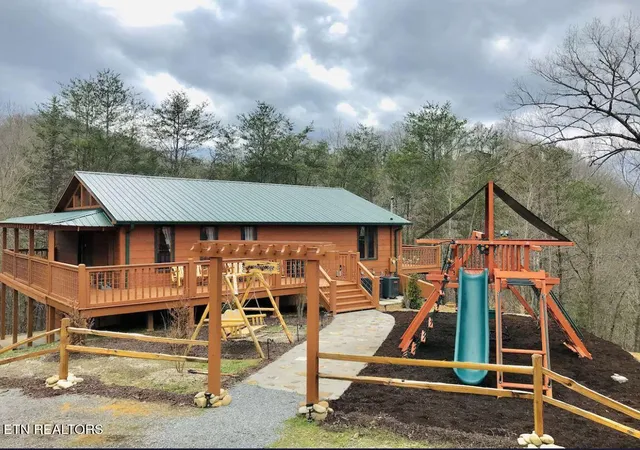 Photo 1 of Single family home for sale at 3126 Bear Mountain Ln, Sevierville, TN 37876 | MLS# 1308753 | Listing updated on 2026-06-22