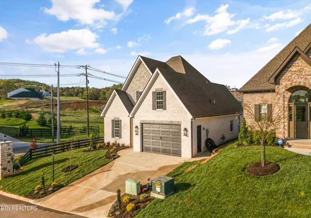 Photo 3 of Single family home for sale at 2103 Lantern Park Ln, Knoxville, TN 37932 | MLS# 1308941 | Listing updated on 2026-09-18