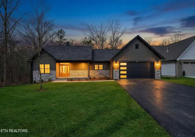 Photo 1 of Single family home for sale at 154 Hawes Cir, Crossville, TN 38558 | MLS# 1309595 | Listing updated on 2026-07-23