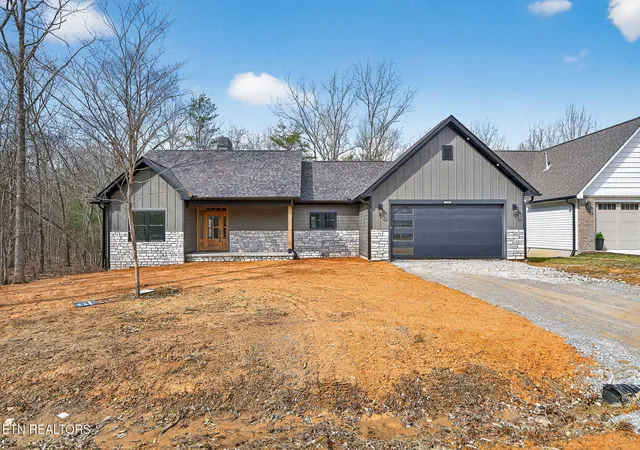 Photo 2 of Single family home for sale at 154 Hawes Cir, Crossville, TN 38558 | MLS# 1309595 | Listing updated on 2026-07-23