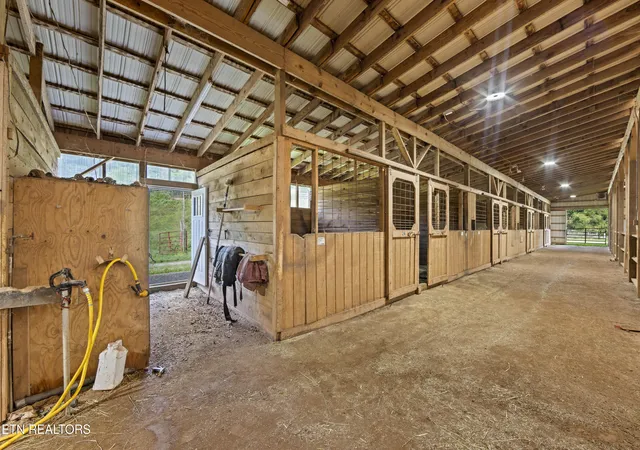 41st image of 500 Miller Rd, Clinton, TN 37716 | MLS# 1309509