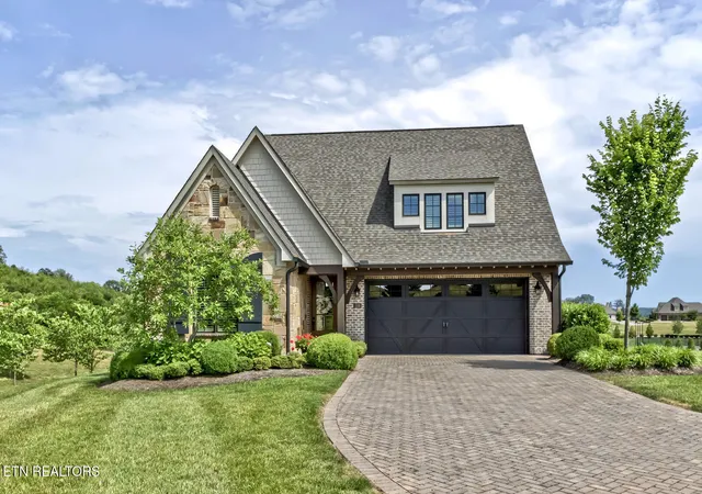 Photo 1 of Single family home for sale at 274 E Highlands Cir, Lenoir City, TN 37772 | MLS# 1309636 | Listing updated on 2026-09-29