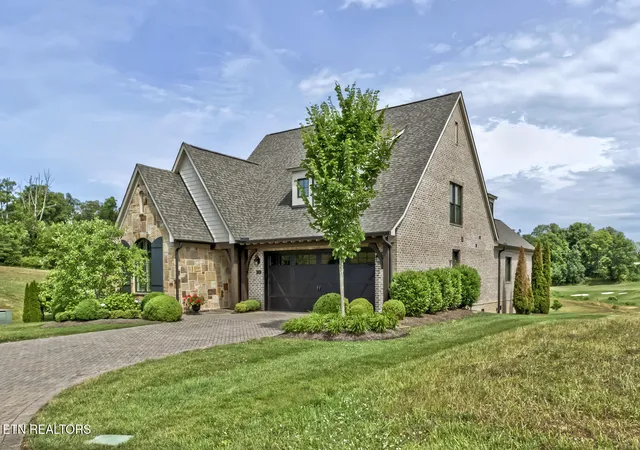 Photo 2 of Single family home for sale at 274 E Highlands Cir, Lenoir City, TN 37772 | MLS# 1309636 | Listing updated on 2026-09-29