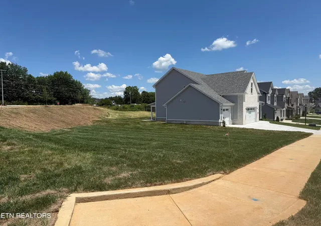 Homes for sale in Knoxville, TN | 12179 Signal View Rd, Knoxville, TN 37932 | MLS# 1311543