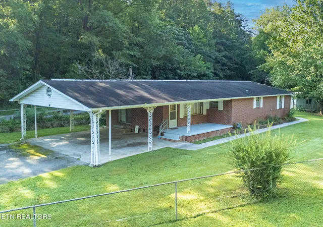 Homes for sale in Rocky Top, TN | 813 Andys Ridge Rd, Rocky Top, TN 37769 | MLS# 1313001