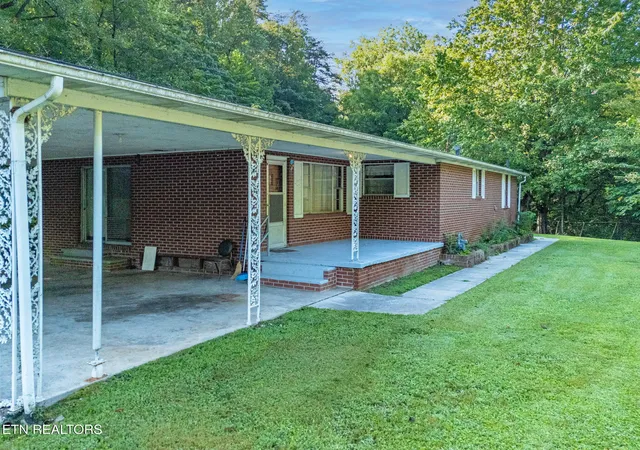 Homes for sale in Rocky Top, TN | 813 Andys Ridge Rd, Rocky Top, TN 37769 | MLS# 1313001