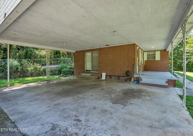 Homes for sale in Rocky Top, TN | 813 Andys Ridge Rd, Rocky Top, TN 37769 | MLS# 1313001